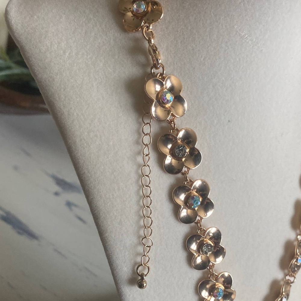 Vintage AB Gold Flower Necklace - Picture 5 of 9
